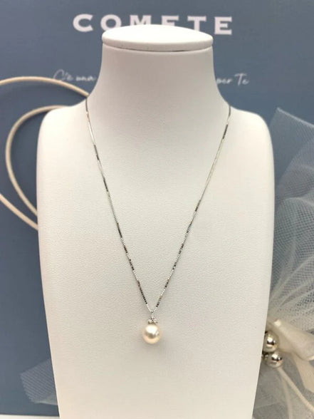 Collana in oro con perle e diamanti