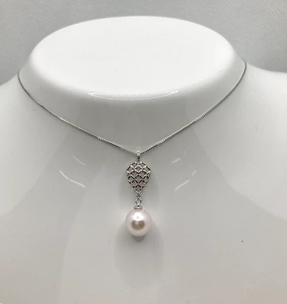 Collana in oro con perle e diamanti